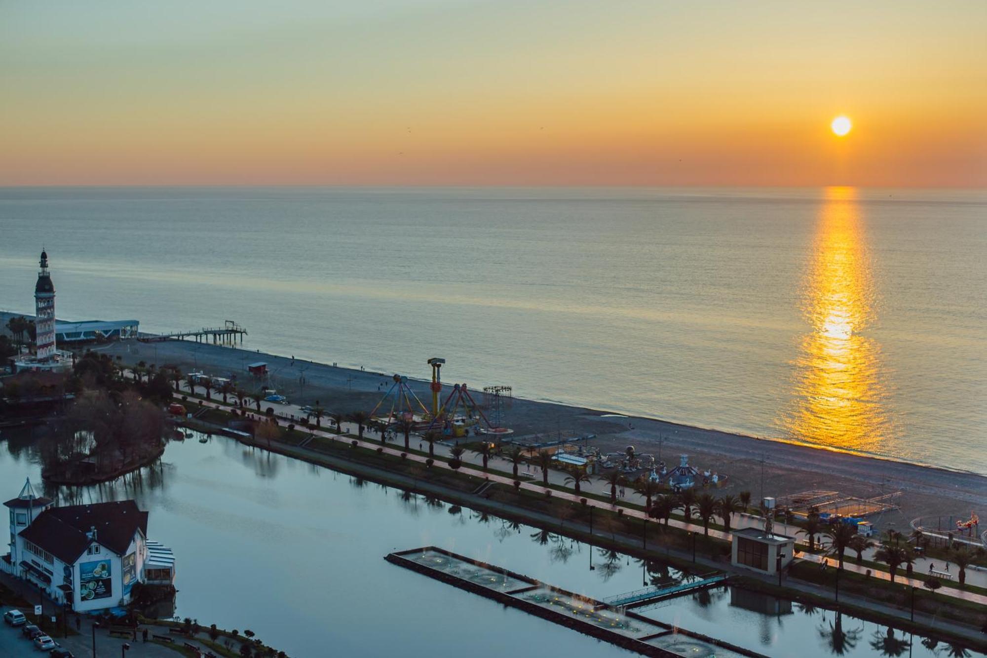 Your Sunshine Apartments Batumi Exterior photo